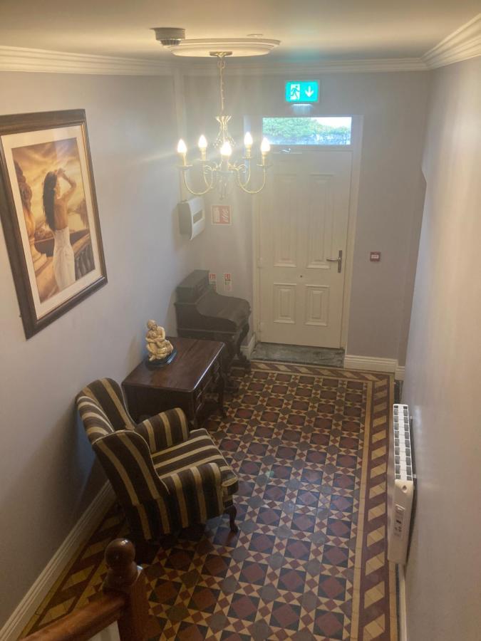 Mcnulty'S Guest House เอนนิสโครน ภายนอก รูปภาพ